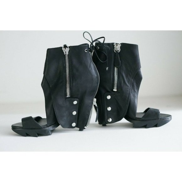 Camilla Skovgaard Open Toe Zipper Hood Back High heel Black Leather Booties 39 - Picture 6 of 11